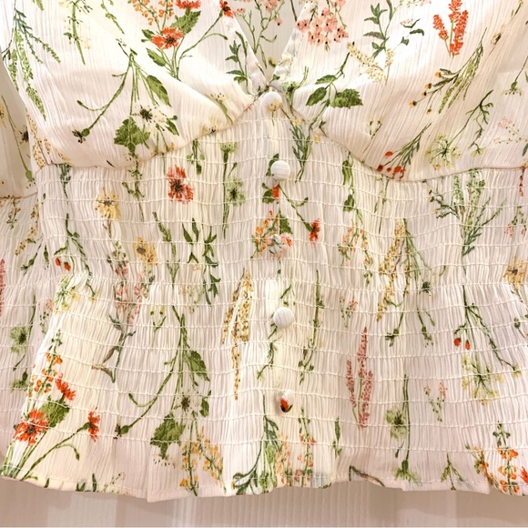 H&M SHORT V-NECK BLOUSE Smocked Balloon Sleeve Cream Floral Sz Small - Picture 3 of 6